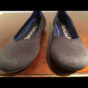 Rothy’s black solid flats
